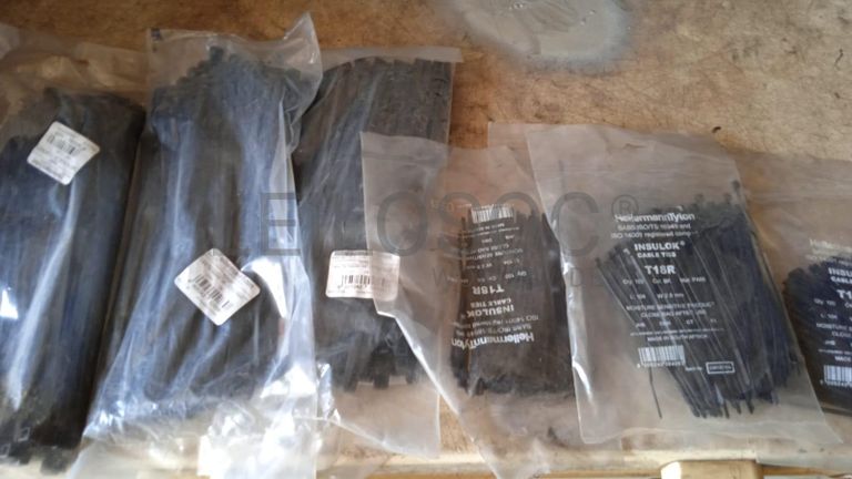 Diversos + Diversos + Caixas de Ferramentas + Diversos + Diversos + Diversos + Diversos + Diversos + Diversos + Diversos + Lâmpadas de longo alcance. + Anilhas + Diversos + Heat Shrinks + Diversos + Discos de Corte + Motores + Porcas + Diversos + Braçadeiras + Diversos + Chapas 1,5m + Contentor de 40P ·