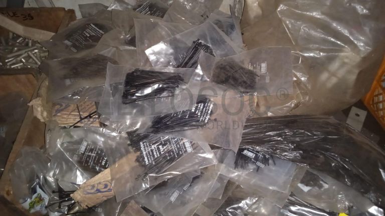 Diversos + Diversos + Caixas de Ferramentas + Diversos + Diversos + Diversos + Diversos + Diversos + Diversos + Diversos + Lâmpadas de longo alcance. + Anilhas + Diversos + Heat Shrinks + Diversos + Discos de Corte + Motores + Porcas + Diversos + Braçadeiras + Diversos + Chapas 1,5m + Contentor de 40P ·