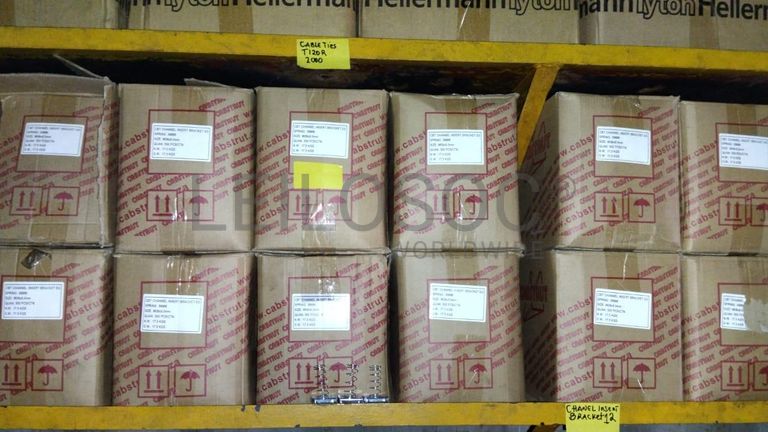 Diversos + Diversos + Grampos + Diversos + Diversos + Diversos + Electrodos + Diversos + Diversos + Diversos + Diversos + Diversos + Fitas + Diversos + Diversos + Máquinas Rebarbadora + Diversos + Pregos 50×2.50mm + Diversos + Cintas + Cintas + Cintas + Cintas + Cintas + Mangueiras para maçarico + Cintos de Segurança + Diversos + Diversos + Porcas + Porcas + Diversos + Pregos + Parafusos + Material Hospitalar + Diversos + Cordas + Diversos + Material para Soldadura + Material para Instalacao electrica + Diversos + Spray Q20 + Braçadeiras + Rolos de rede + Cerca de Segurança + Cabo flexível + Abaraçadeiras + Materia para soldadura + Abraçadeiras + Diversos + Bombas de água + Diversos + Compressor + Contentor de 40P ·