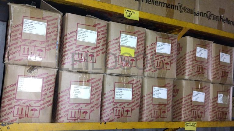 Diversos + Diversos + Grampos + Diversos + Diversos + Diversos + Electrodos + Diversos + Diversos + Diversos + Diversos + Diversos + Fitas + Diversos + Diversos + Máquinas Rebarbadora + Diversos + Pregos 50×2.50mm + Diversos + Cintas + Cintas + Cintas + Cintas + Cintas + Mangueiras para maçarico + Cintos de Segurança + Diversos + Diversos + Porcas + Porcas + Diversos + Pregos + Parafusos + Material Hospitalar + Diversos + Cordas + Diversos + Material para Soldadura + Material para Instalacao electrica + Diversos + Spray Q20 + Braçadeiras + Rolos de rede + Cerca de Segurança + Cabo flexível + Abaraçadeiras + Materia para soldadura + Abraçadeiras + Diversos + Bombas de água + Diversos + Compressor + Contentor de 40P ·