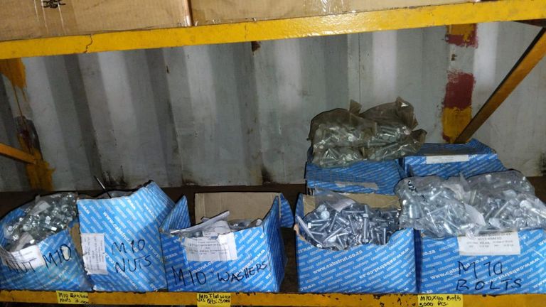 Diversos + Diversos + Grampos + Diversos + Diversos + Diversos + Electrodos + Diversos + Diversos + Diversos + Diversos + Diversos + Fitas + Diversos + Diversos + Máquinas Rebarbadora + Diversos + Pregos 50×2.50mm + Diversos + Cintas + Cintas + Cintas + Cintas + Cintas + Mangueiras para maçarico + Cintos de Segurança + Diversos + Diversos + Porcas + Porcas + Diversos + Pregos + Parafusos + Material Hospitalar + Diversos + Cordas + Diversos + Material para Soldadura + Material para Instalacao electrica + Diversos + Spray Q20 + Braçadeiras + Rolos de rede + Cerca de Segurança + Cabo flexível + Abaraçadeiras + Materia para soldadura + Abraçadeiras + Diversos + Bombas de água + Diversos + Compressor + Contentor de 40P ·