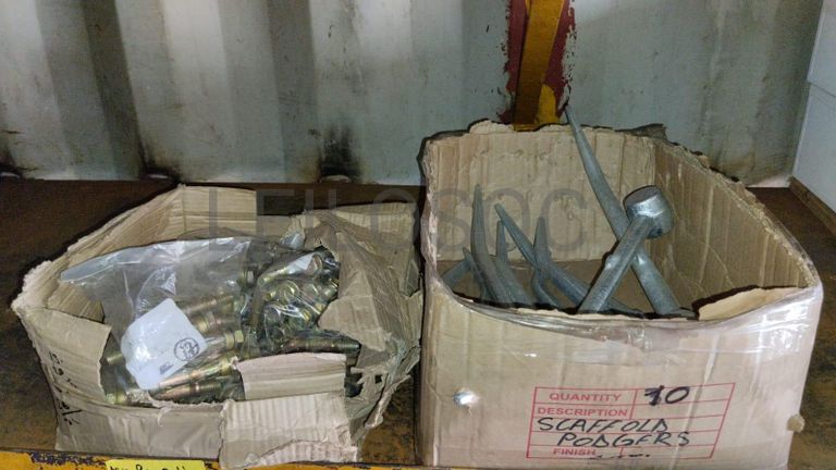 Diversos + Diversos + Grampos + Diversos + Diversos + Diversos + Electrodos + Diversos + Diversos + Diversos + Diversos + Diversos + Fitas + Diversos + Diversos + Máquinas Rebarbadora + Diversos + Pregos 50×2.50mm + Diversos + Cintas + Cintas + Cintas + Cintas + Cintas + Mangueiras para maçarico + Cintos de Segurança + Diversos + Diversos + Porcas + Porcas + Diversos + Pregos + Parafusos + Material Hospitalar + Diversos + Cordas + Diversos + Material para Soldadura + Material para Instalacao electrica + Diversos + Spray Q20 + Braçadeiras + Rolos de rede + Cerca de Segurança + Cabo flexível + Abaraçadeiras + Materia para soldadura + Abraçadeiras + Diversos + Bombas de água + Diversos + Compressor + Contentor de 40P ·