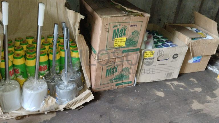 Diversos + Diversos + Grampos + Diversos + Diversos + Diversos + Electrodos + Diversos + Diversos + Diversos + Diversos + Diversos + Fitas + Diversos + Diversos + Máquinas Rebarbadora + Diversos + Pregos 50×2.50mm + Diversos + Cintas + Cintas + Cintas + Cintas + Cintas + Mangueiras para maçarico + Cintos de Segurança + Diversos + Diversos + Porcas + Porcas + Diversos + Pregos + Parafusos + Material Hospitalar + Diversos + Cordas + Diversos + Material para Soldadura + Material para Instalacao electrica + Diversos + Spray Q20 + Braçadeiras + Rolos de rede + Cerca de Segurança + Cabo flexível + Abaraçadeiras + Materia para soldadura + Abraçadeiras + Diversos + Bombas de água + Diversos + Compressor + Contentor de 40P ·