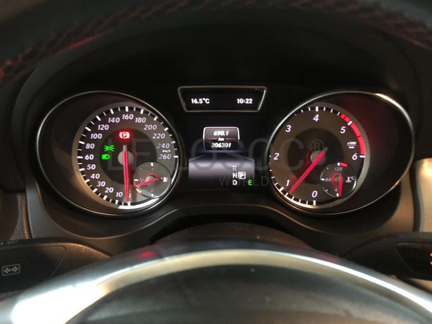 Mercedes-Benz CLA 220 D · Ano 2013