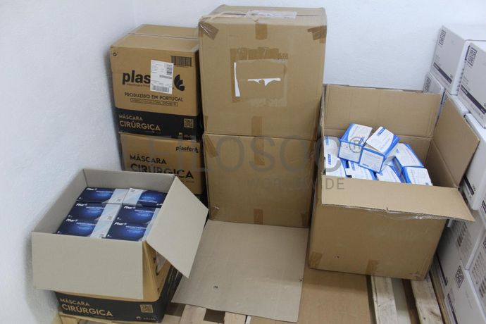 Máscaras Cirúrgicas + Rolos de Algodão + Copos Descartáveis + Desinfetantes