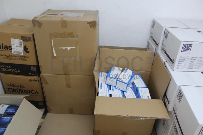Máscaras Cirúrgicas + Rolos de Algodão + Copos Descartáveis + Desinfetantes
