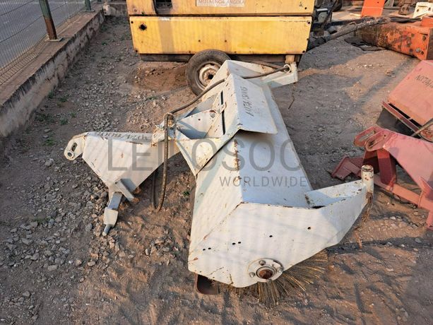 Vassoura Mecânica · Viana