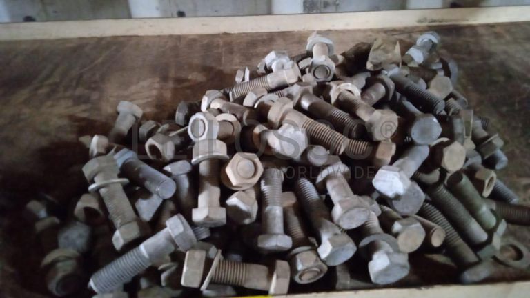 Diversos + Diversos + Diversos + Diversos + Cimento Cola + Parafusos + Diversos + Máquina de soldagem + Caixas de ferramentas + Contentor de 40P ·