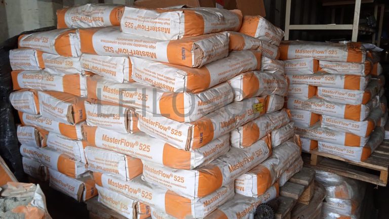 Diversos + Diversos + Diversos + Diversos + Cimento Cola + Parafusos + Diversos + Máquina de soldagem + Caixas de ferramentas + Contentor de 40P ·