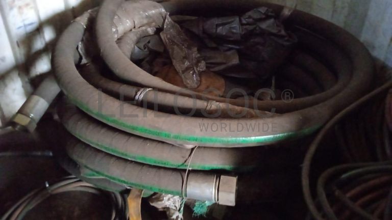 Diversos + Diversos + Diversos + Diversos + Cimento Cola + Parafusos + Diversos + Máquina de soldagem + Caixas de ferramentas + Contentor de 40P ·