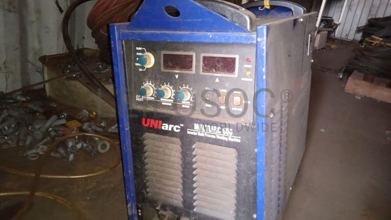 Diversos + Diversos + Diversos + Diversos + Cimento Cola + Parafusos + Diversos + Máquina de soldagem + Caixas de ferramentas + Contentor de 40P ·