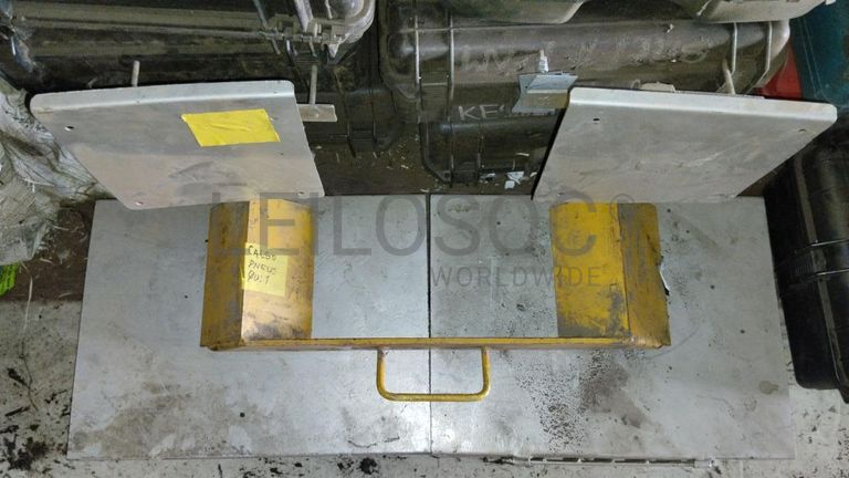 Máquina de soldar tubos pVC + Máquina de soldar tubos PVC + Compressor de Ar + Bombas de água + Macaco hidráulico + Rolos de Arrame + Aventais de couro + Diversos + Diversos + Cabos Hidráulicos + Diversos + Diversos + Mobiliário + Diversos + Diversos + Contentor de 40P ·