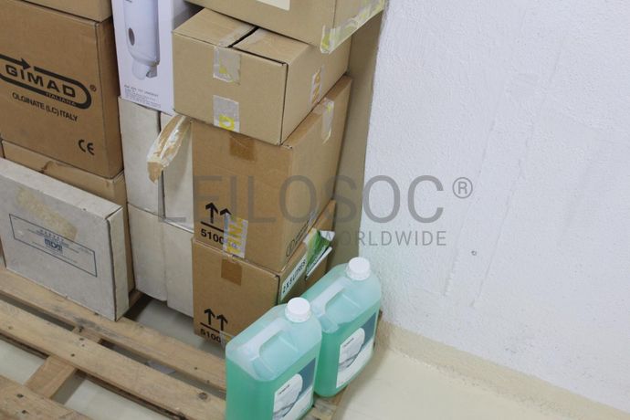 Máscaras Cirúrgicas + Rolos de Algodão + Copos Descartáveis + Desinfetantes