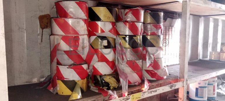 Diversos + Diversos + Rolo de fita + Diversos + Papel higiénico + Diversos + Diversos + Diversos + Diversos + Diversos + Tinta dulux + Diversos + Placas de sinalização + Contentor de 40P ·