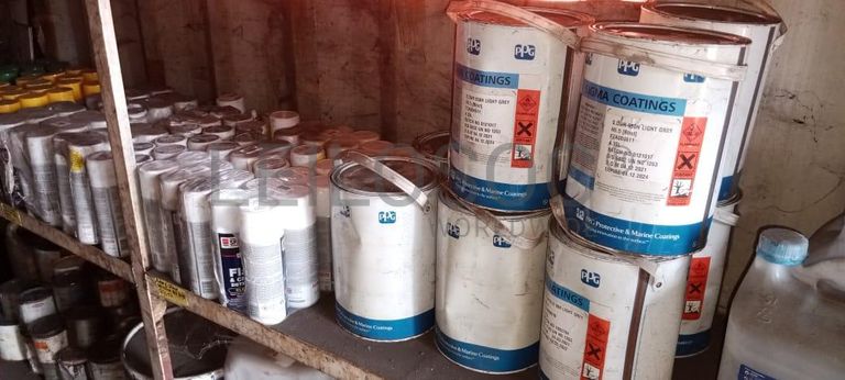 Diversos + Diversos + Rolo de fita + Diversos + Papel higiénico + Diversos + Diversos + Diversos + Diversos + Diversos + Tinta dulux + Diversos + Placas de sinalização + Contentor de 40P ·