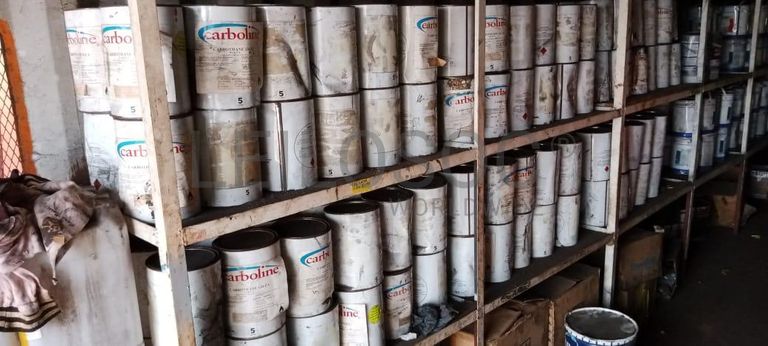 Diversos + Diversos + Rolo de fita + Diversos + Papel higiénico + Diversos + Diversos + Diversos + Diversos + Diversos + Tinta dulux + Diversos + Placas de sinalização + Contentor de 40P ·