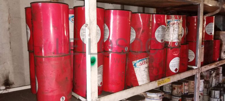 Diversos + Diversos + Rolo de fita + Diversos + Papel higiénico + Diversos + Diversos + Diversos + Diversos + Diversos + Tinta dulux + Diversos + Placas de sinalização + Contentor de 40P ·