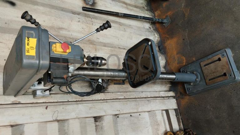 Furadeira + Compressor de Ar "Atlas Copco". + Diversos + Máquina multifuncional + Guinchos + Macaco hidráulico + Diversos + Diversos + Diversos + Diversos + Grampo + Diversos + Diversos + Diversos + Diversos + Tambores 400L de óleo hidráulico. + Bombas de abastecimento de óleo hidráulico + Compressor de Ar + Diversos + Tubos de mangueira + Diversos + Botijão de gás 50L + Diversos + Diversos + Contentor de 40P ·