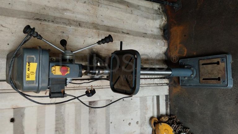 Furadeira + Compressor de Ar "Atlas Copco". + Diversos + Máquina multifuncional + Guinchos + Macaco hidráulico + Diversos + Diversos + Diversos + Diversos + Grampo + Diversos + Diversos + Diversos + Diversos + Tambores 400L de óleo hidráulico. + Bombas de abastecimento de óleo hidráulico + Compressor de Ar + Diversos + Tubos de mangueira + Diversos + Botijão de gás 50L + Diversos + Diversos + Contentor de 40P ·