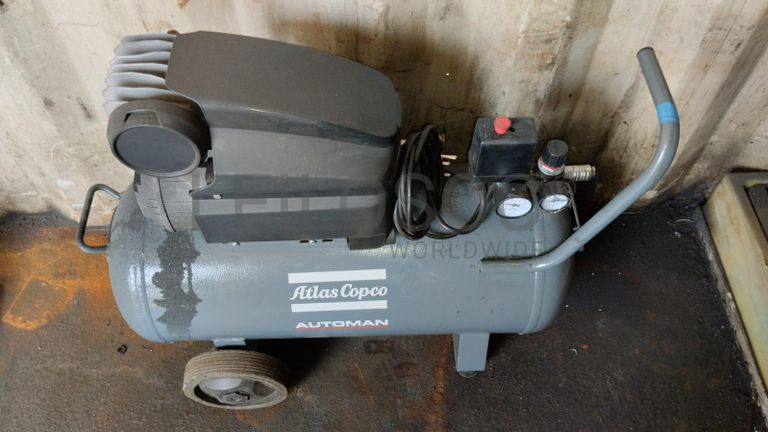 Furadeira + Compressor de Ar "Atlas Copco". + Diversos + Máquina multifuncional + Guinchos + Macaco hidráulico + Diversos + Diversos + Diversos + Diversos + Grampo + Diversos + Diversos + Diversos + Diversos + Tambores 400L de óleo hidráulico. + Bombas de abastecimento de óleo hidráulico + Compressor de Ar + Diversos + Tubos de mangueira + Diversos + Botijão de gás 50L + Diversos + Diversos + Contentor de 40P ·