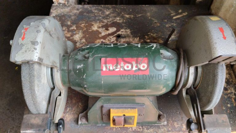 Furadeira + Compressor de Ar "Atlas Copco". + Diversos + Máquina multifuncional + Guinchos + Macaco hidráulico + Diversos + Diversos + Diversos + Diversos + Grampo + Diversos + Diversos + Diversos + Diversos + Tambores 400L de óleo hidráulico. + Bombas de abastecimento de óleo hidráulico + Compressor de Ar + Diversos + Tubos de mangueira + Diversos + Botijão de gás 50L + Diversos + Diversos + Contentor de 40P ·