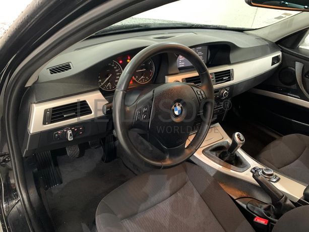 BMW 318D Touring · Ano 2012