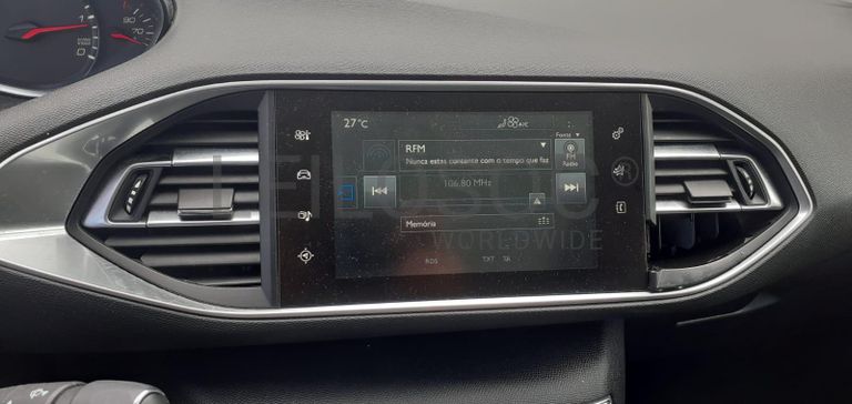 Peugeot 308 1.6 Blue HDI · Ano 2015