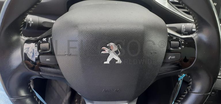 Peugeot 308 1.6 Blue HDI · Ano 2015