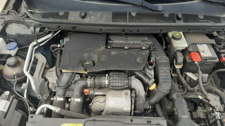 Peugeot 308 1.6 Blue HDI · Ano 2015