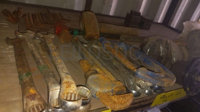 Diversos + Diversos + Diversos + Diversos + Diversos + Diversos + Diversos + Welding Machine + Welding Machine + Welding Machine + Ridgid Machine + Motores + Cut off machine + Caixas de Ferramenta + Varões + Diversos + Frolas + Cintos de Segurança + Diversos + Contentor de 40P ·