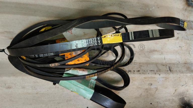 Furadeira + Compressor de Ar "Atlas Copco". + Diversos + Máquina multifuncional + Guinchos + Macaco hidráulico + Diversos + Diversos + Diversos + Diversos + Grampo + Diversos + Diversos + Diversos + Diversos + Tambores 400L de óleo hidráulico. + Bombas de abastecimento de óleo hidráulico + Compressor de Ar + Diversos + Tubos de mangueira + Diversos + Botijão de gás 50L + Diversos + Diversos + Contentor de 40P ·