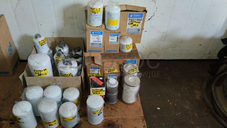 Furadeira + Compressor de Ar "Atlas Copco". + Diversos + Máquina multifuncional + Guinchos + Macaco hidráulico + Diversos + Diversos + Diversos + Diversos + Grampo + Diversos + Diversos + Diversos + Diversos + Tambores 400L de óleo hidráulico. + Bombas de abastecimento de óleo hidráulico + Compressor de Ar + Diversos + Tubos de mangueira + Diversos + Botijão de gás 50L + Diversos + Diversos + Contentor de 40P ·