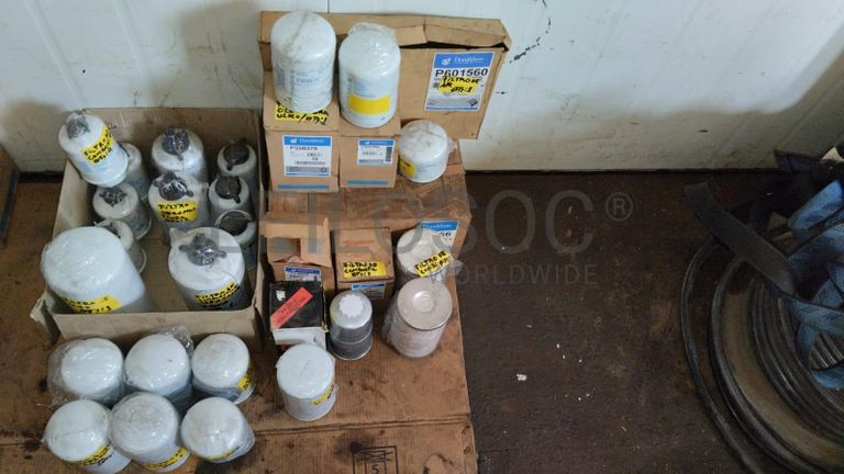 Furadeira + Compressor de Ar "Atlas Copco". + Diversos + Máquina multifuncional + Guinchos + Macaco hidráulico + Diversos + Diversos + Diversos + Diversos + Grampo + Diversos + Diversos + Diversos + Diversos + Tambores 400L de óleo hidráulico. + Bombas de abastecimento de óleo hidráulico + Compressor de Ar + Diversos + Tubos de mangueira + Diversos + Botijão de gás 50L + Diversos + Diversos + Contentor de 40P ·