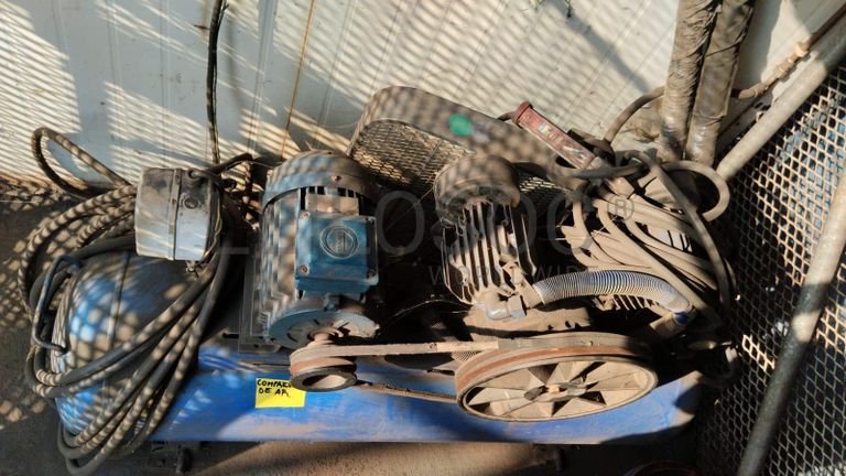 Furadeira + Compressor de Ar "Atlas Copco". + Diversos + Máquina multifuncional + Guinchos + Macaco hidráulico + Diversos + Diversos + Diversos + Diversos + Grampo + Diversos + Diversos + Diversos + Diversos + Tambores 400L de óleo hidráulico. + Bombas de abastecimento de óleo hidráulico + Compressor de Ar + Diversos + Tubos de mangueira + Diversos + Botijão de gás 50L + Diversos + Diversos + Contentor de 40P ·