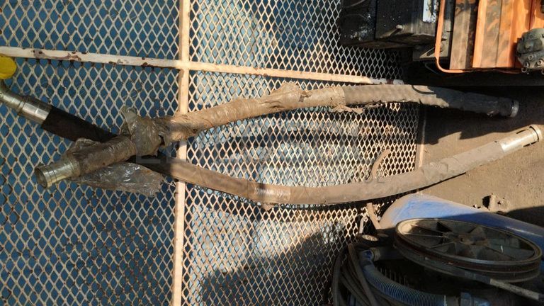 Furadeira + Compressor de Ar "Atlas Copco". + Diversos + Máquina multifuncional + Guinchos + Macaco hidráulico + Diversos + Diversos + Diversos + Diversos + Grampo + Diversos + Diversos + Diversos + Diversos + Tambores 400L de óleo hidráulico. + Bombas de abastecimento de óleo hidráulico + Compressor de Ar + Diversos + Tubos de mangueira + Diversos + Botijão de gás 50L + Diversos + Diversos + Contentor de 40P ·