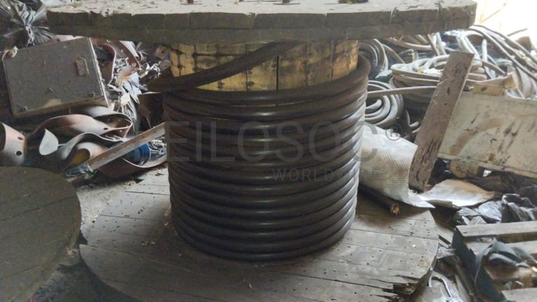 Termos acumulador + Bebedouros + Diversos + Tv + Material Informático + Cabo de Rede + Mobiliário + Bobina + Bobinas + Máquinas de corte de relva + Cabos de aço + Radiador + Armazém ·