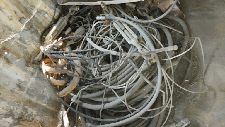 Termos acumulador + Bebedouros + Diversos + Tv + Material Informático + Cabo de Rede + Mobiliário + Bobina + Bobinas + Máquinas de corte de relva + Cabos de aço + Radiador + Armazém ·