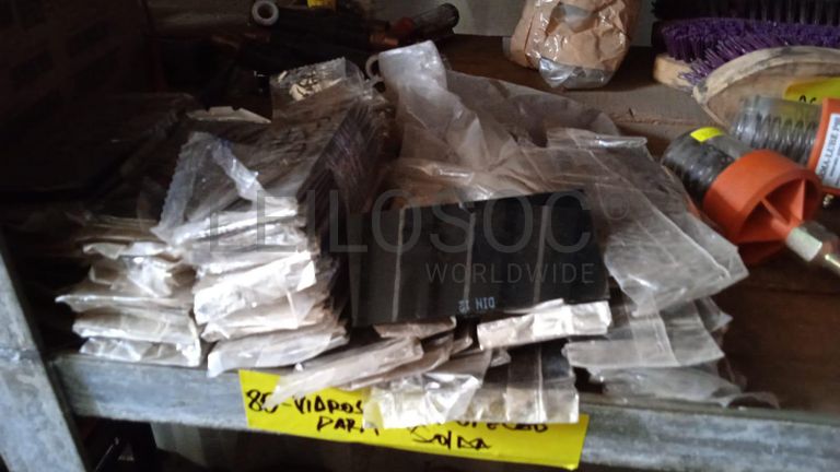 Diversos + Diversos + Gerador + Diversos + Diversos + Diversos + Diversos + Diversos + Máquina de lichar + Cimento cola + Contentor de 40P ·