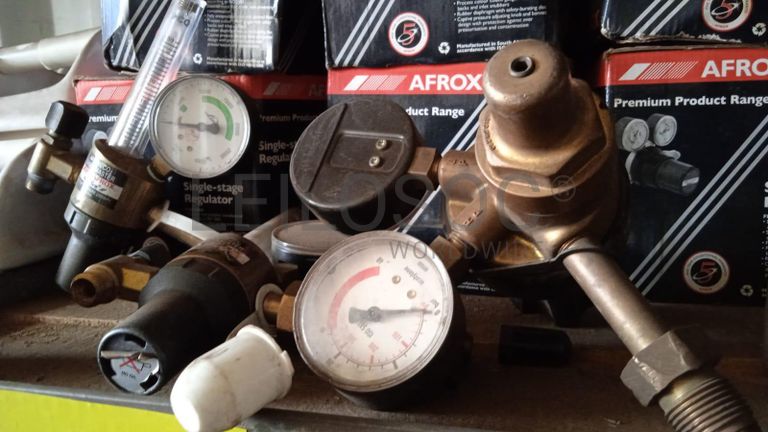 Diversos + Diversos + Gerador + Diversos + Diversos + Diversos + Diversos + Diversos + Máquina de lichar + Cimento cola + Contentor de 40P ·