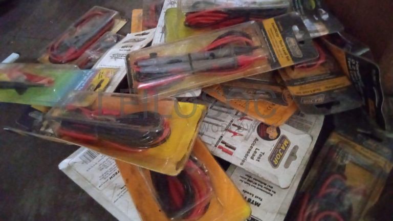 Diversos + Diversos + Gerador + Diversos + Diversos + Diversos + Diversos + Diversos + Máquina de lichar + Cimento cola + Contentor de 40P ·