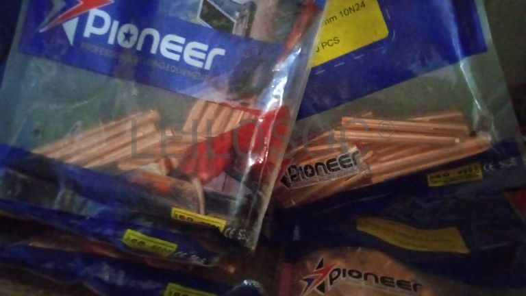 Diversos + Diversos + Gerador + Diversos + Diversos + Diversos + Diversos + Diversos + Máquina de lichar + Cimento cola + Contentor de 40P ·