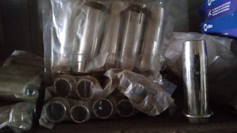 Diversos + Diversos + Gerador + Diversos + Diversos + Diversos + Diversos + Diversos + Máquina de lichar + Cimento cola + Contentor de 40P ·