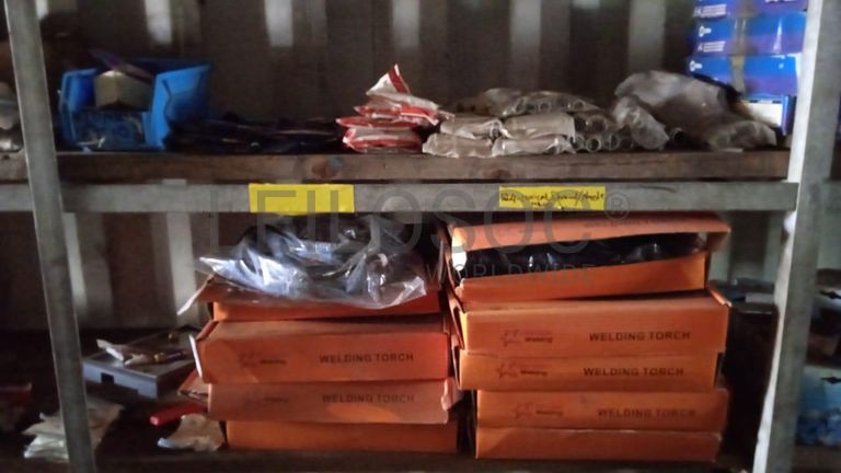 Diversos + Diversos + Gerador + Diversos + Diversos + Diversos + Diversos + Diversos + Máquina de lichar + Cimento cola + Contentor de 40P ·