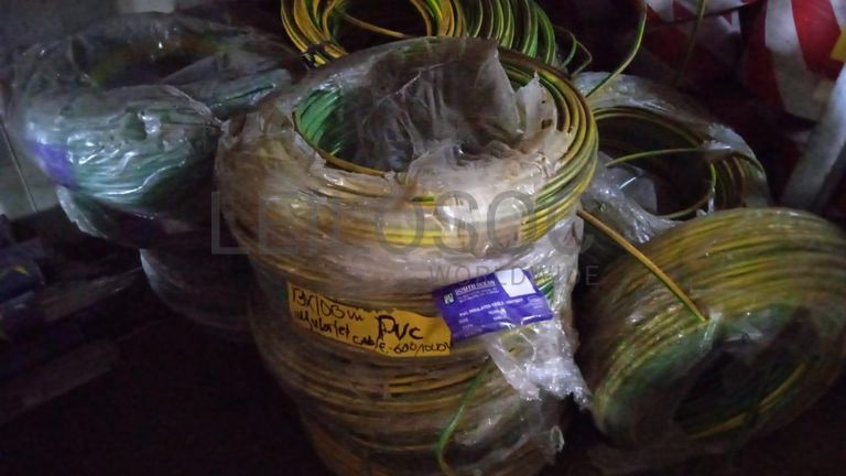 Diversos + Diversos + Gerador + Diversos + Diversos + Diversos + Diversos + Diversos + Máquina de lichar + Cimento cola + Contentor de 40P ·