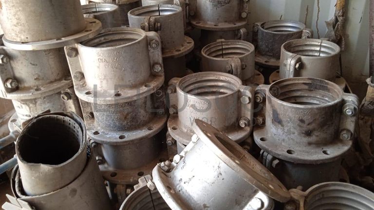 Máquina para fazer rosca + Diversos + Bomba de água + Motores + Diversos + Diversos + Bombas de água + Diversos + Diversos + Compressor de ar + Compressor de ar + Compactadora Turner Morris + Compressor de ar + Compressor Oceanos + Contentor de 40P ·