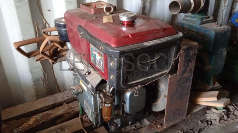 Máquina para fazer rosca + Diversos + Bomba de água + Motores + Diversos + Diversos + Bombas de água + Diversos + Diversos + Compressor de ar + Compressor de ar + Compactadora Turner Morris + Compressor de ar + Compressor Oceanos + Contentor de 40P ·