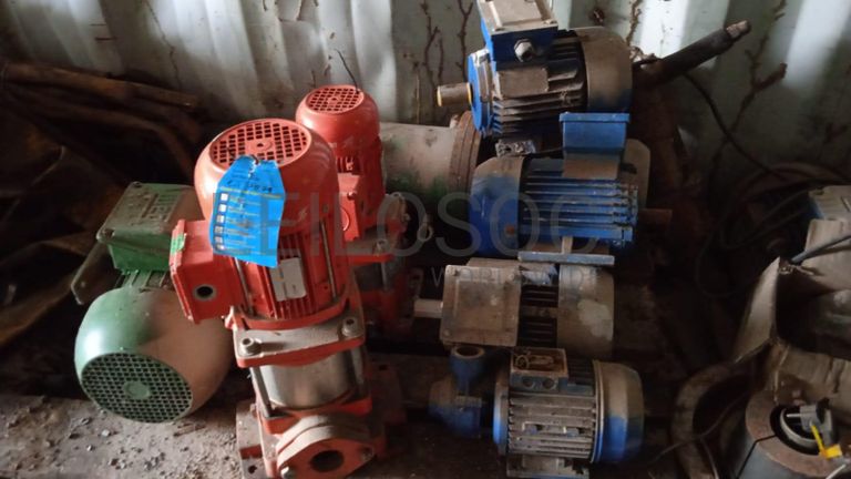 Máquina para fazer rosca + Diversos + Bomba de água + Motores + Diversos + Diversos + Bombas de água + Diversos + Diversos + Compressor de ar + Compressor de ar + Compactadora Turner Morris + Compressor de ar + Compressor Oceanos + Contentor de 40P ·