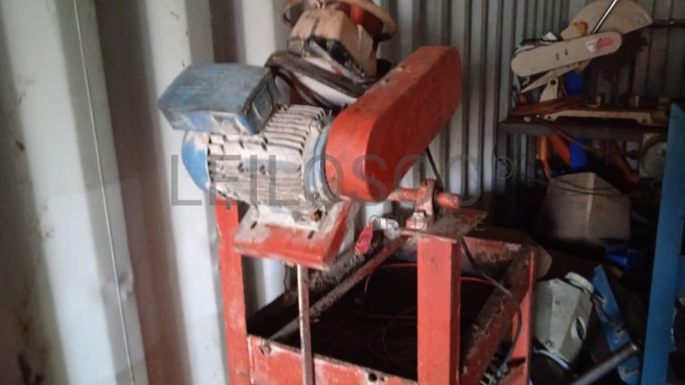 Máquina para fazer rosca + Diversos + Bomba de água + Motores + Diversos + Diversos + Bombas de água + Diversos + Diversos + Compressor de ar + Compressor de ar + Compactadora Turner Morris + Compressor de ar + Compressor Oceanos + Contentor de 40P ·