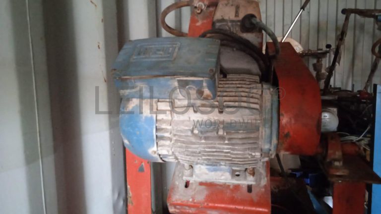 Máquina para fazer rosca + Diversos + Bomba de água + Motores + Diversos + Diversos + Bombas de água + Diversos + Diversos + Compressor de ar + Compressor de ar + Compactadora Turner Morris + Compressor de ar + Compressor Oceanos + Contentor de 40P ·