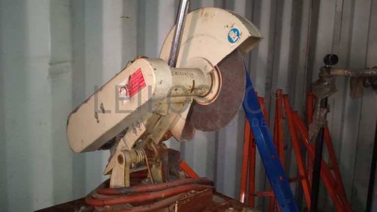 Máquina para fazer rosca + Diversos + Bomba de água + Motores + Diversos + Diversos + Bombas de água + Diversos + Diversos + Compressor de ar + Compressor de ar + Compactadora Turner Morris + Compressor de ar + Compressor Oceanos + Contentor de 40P ·